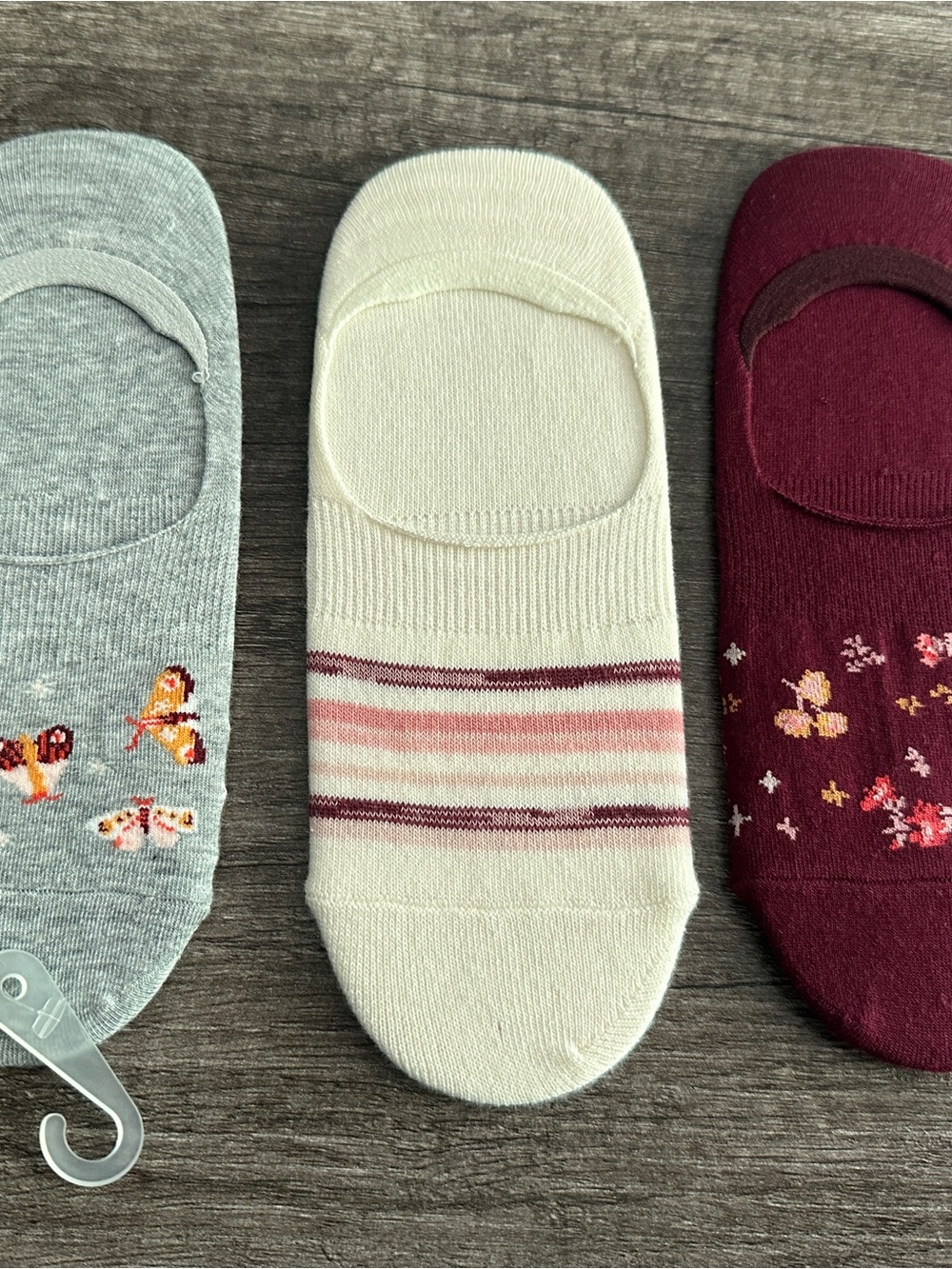 Old Navy Women's No-Show Socks 3
Pair Pack One Size Multicolor Butterfly